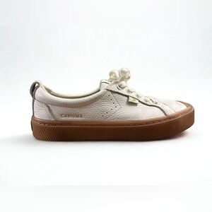 Cariuma White Leather Low-Top Sneakers with Gum Toe Cap – Women’s US 7.5